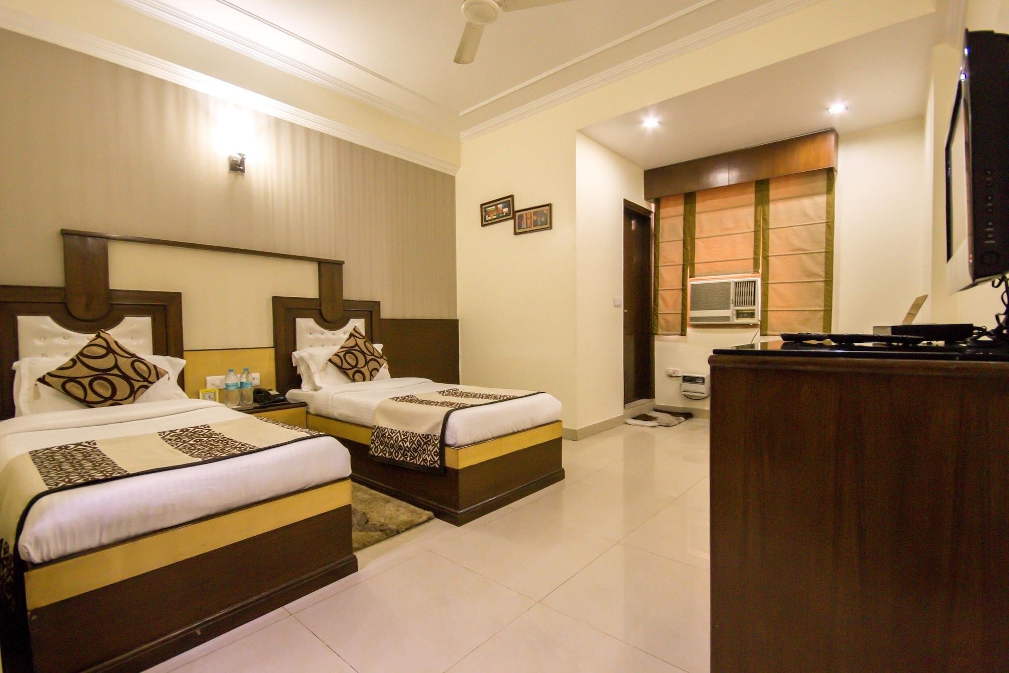 Hotel Grand Park Inn Delhi  Exterior photo