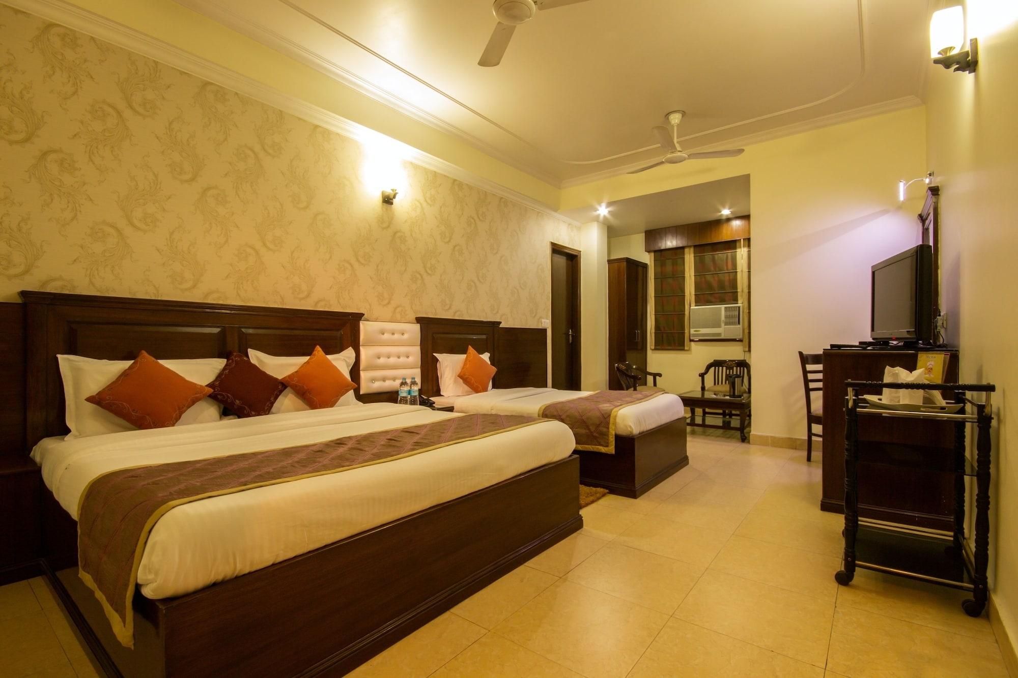 Hotel Grand Park Inn Delhi  Exterior photo