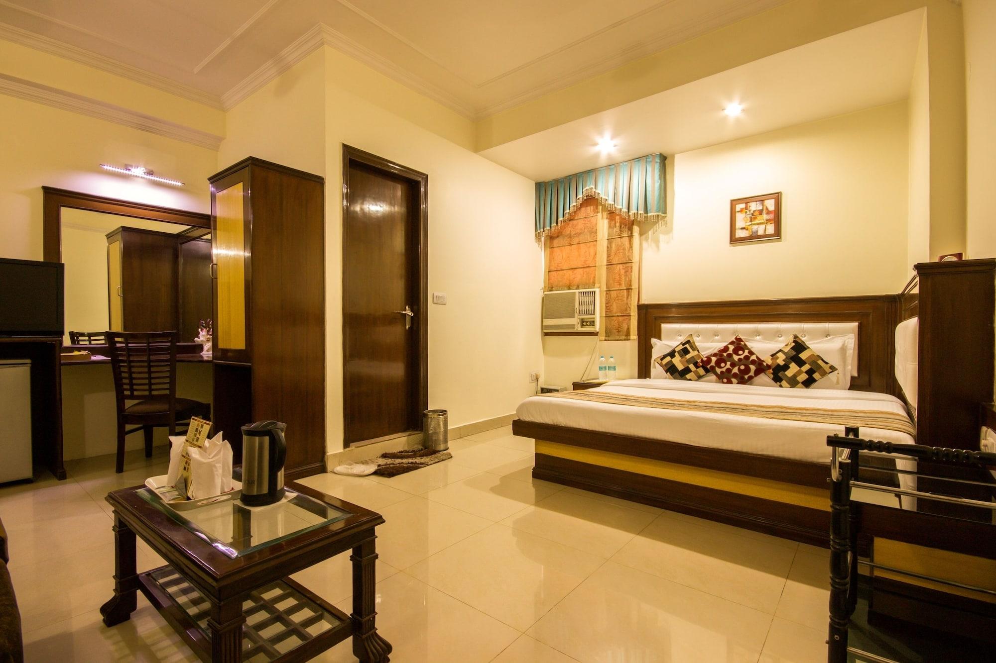 Hotel Grand Park Inn Delhi  Exterior photo