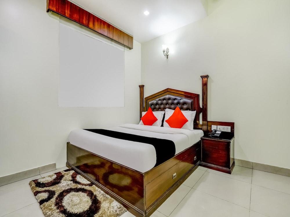 Hotel Grand Park Inn Delhi  Exterior photo