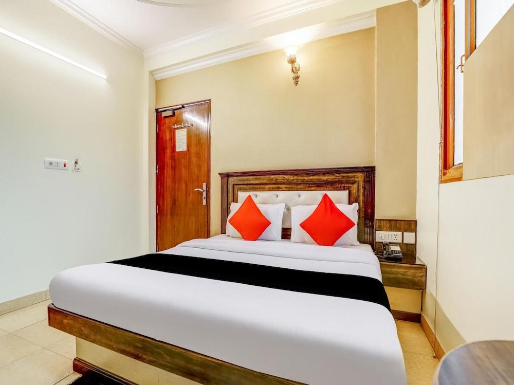 Hotel Grand Park Inn Delhi  Exterior photo