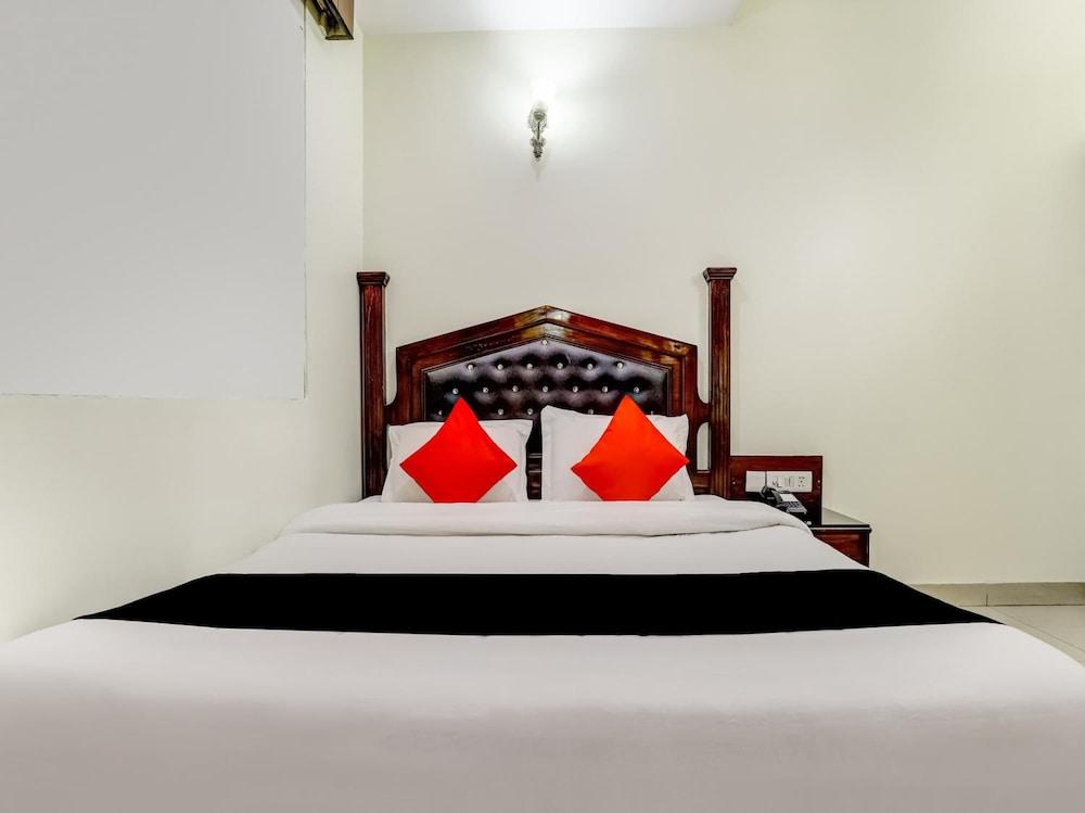 Hotel Grand Park Inn Delhi  Exterior photo