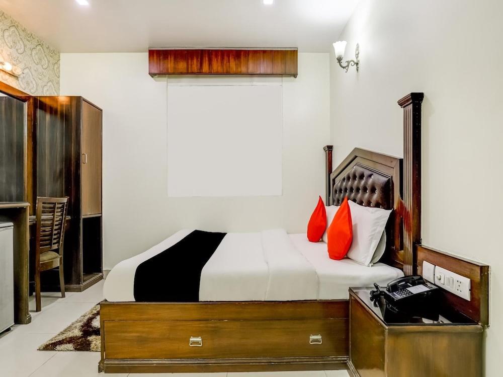 Hotel Grand Park Inn Delhi  Exterior photo