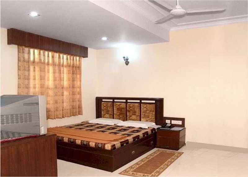 Hotel Grand Park Inn Delhi  Exterior photo
