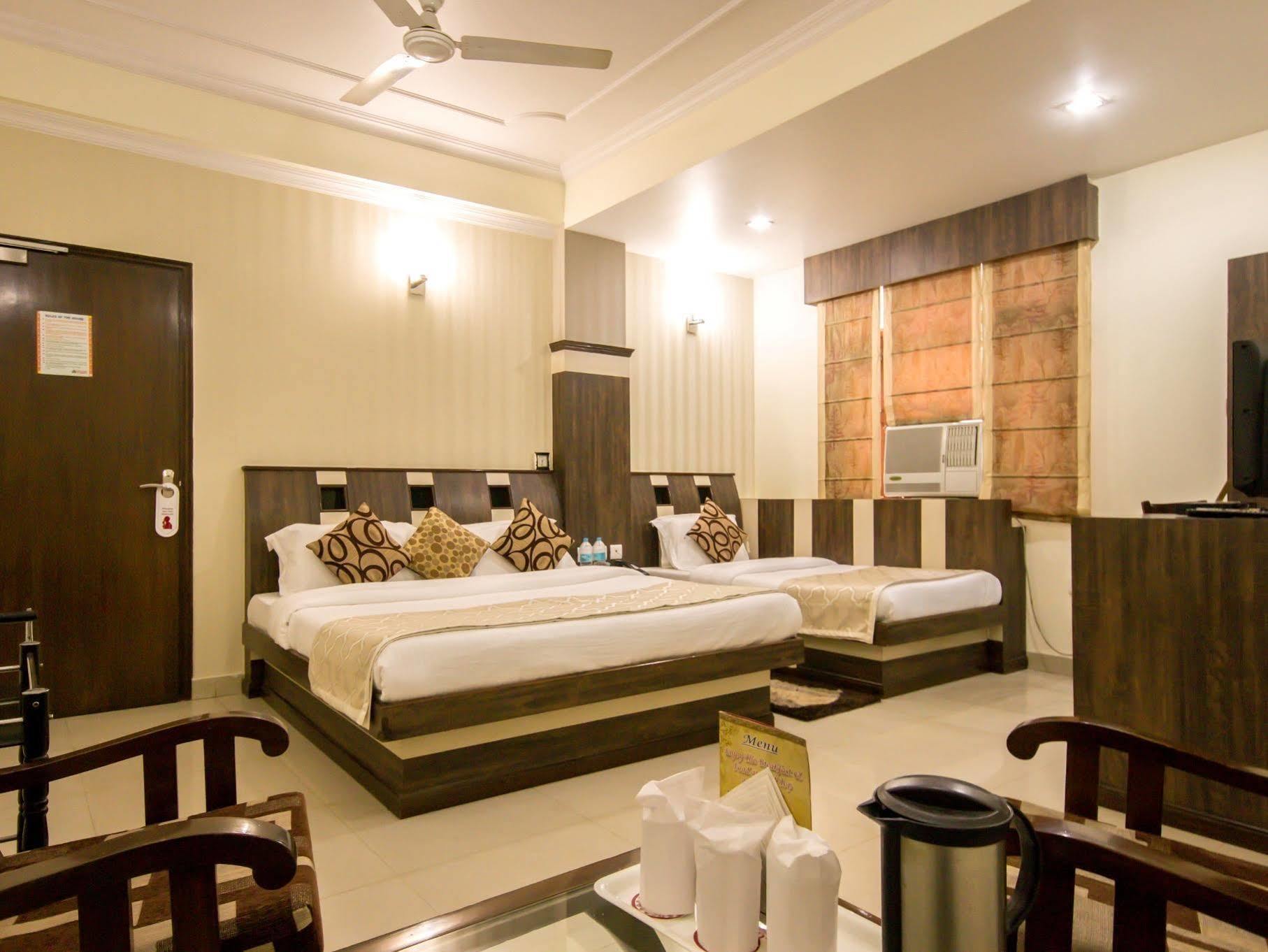 Hotel Grand Park Inn Delhi  Exterior photo